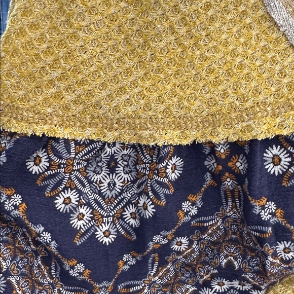 HUMMINGBIRD Yellow and Gray waffle lightweight Knit top - Picture 5 of 7